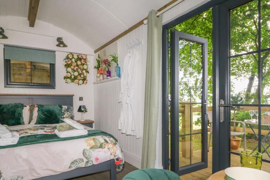 HIGH RIGG SHEPHERD'S HIDEAWAY, pet friendly in Brampton, Cumbria