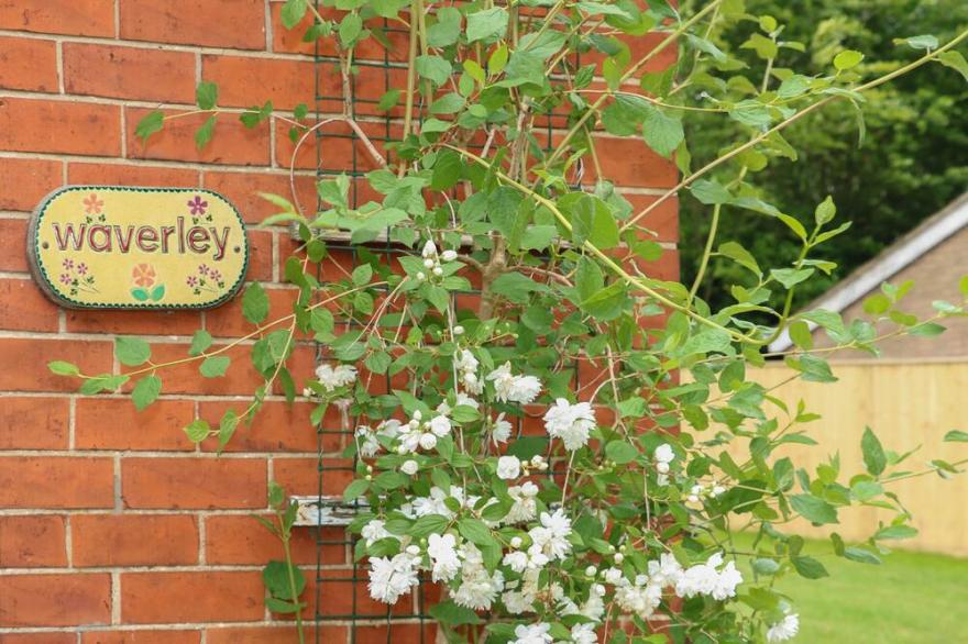 WAVERLEY, family friendly, country holiday cottage in Spilsby
