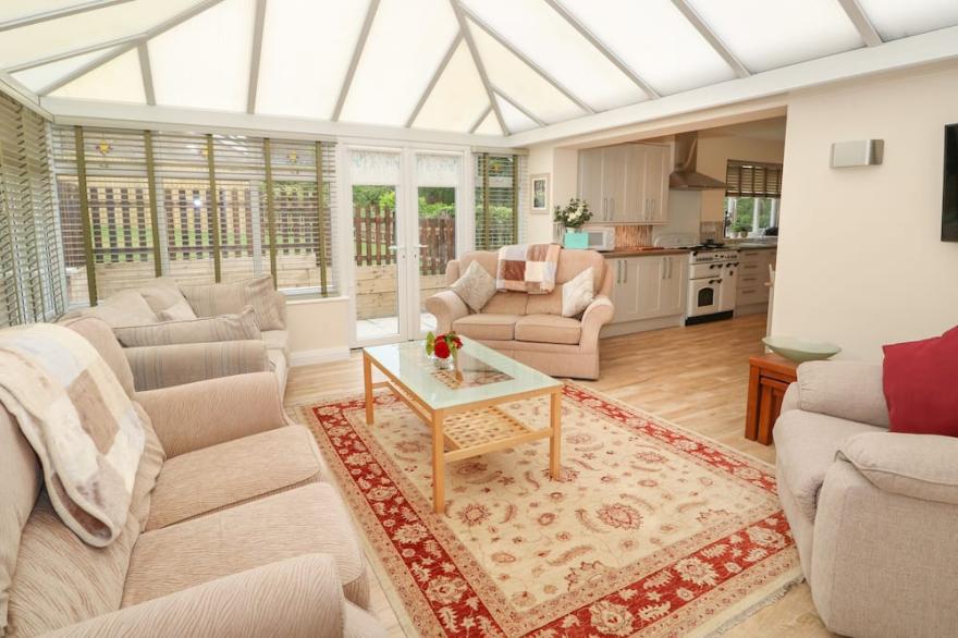 WAVERLEY, family friendly, country holiday cottage in Spilsby