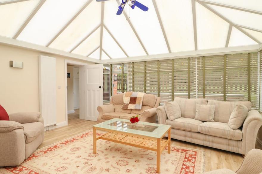 WAVERLEY, family friendly, country holiday cottage in Spilsby