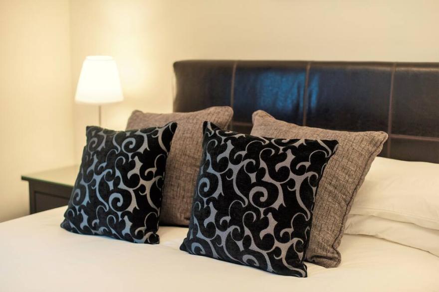 Rarity Rentals - Gilmours Entry