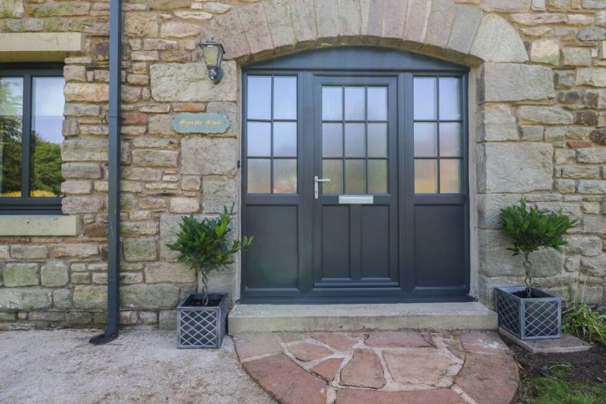 GARTH END, pet friendly, with open fire in Appleby-In-Westmorland