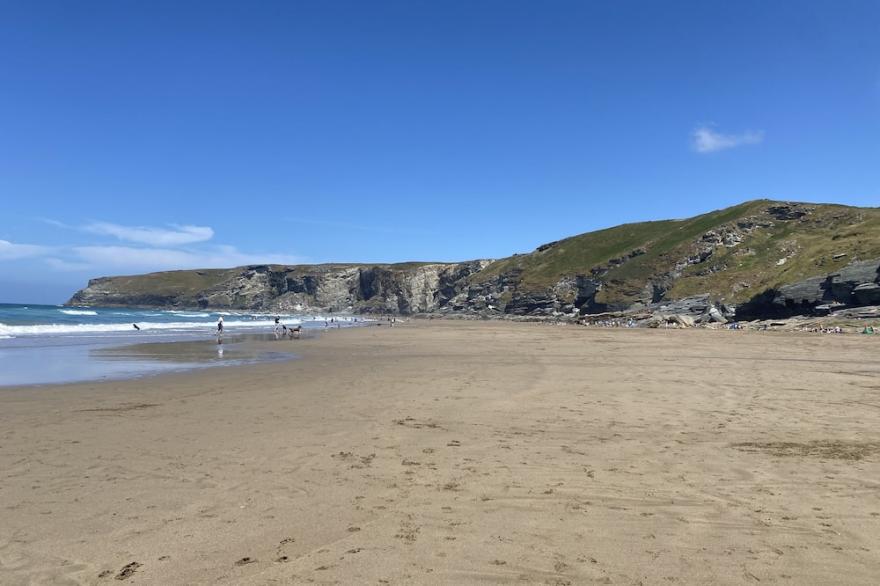 GREAT LOCATION  less than 5 minute walk to centre of Tintagel and Coastal Footpa