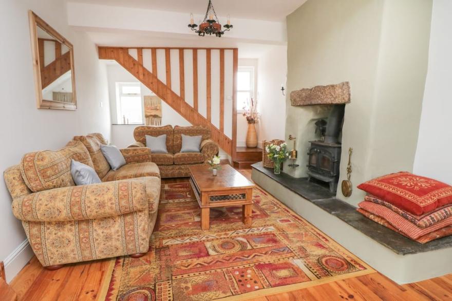THE LABOUR EXCHANGE, pet friendly, with open fire in St Just
