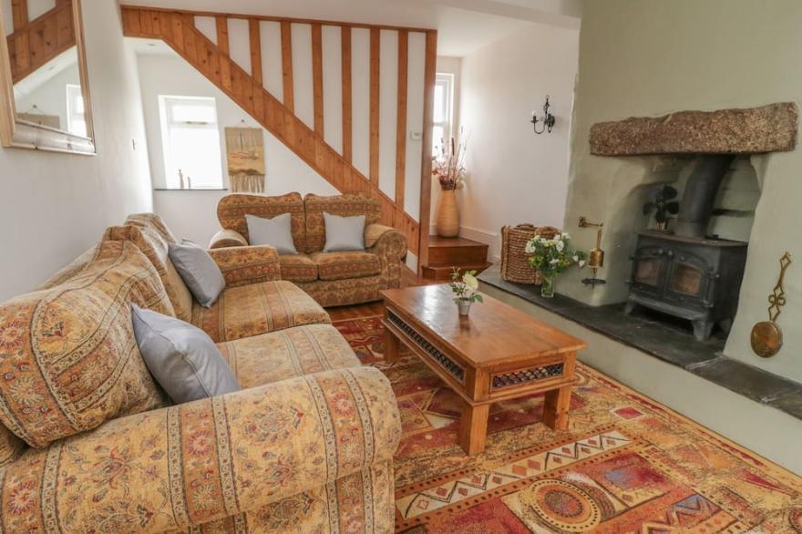 THE LABOUR EXCHANGE, pet friendly, with open fire in St Just