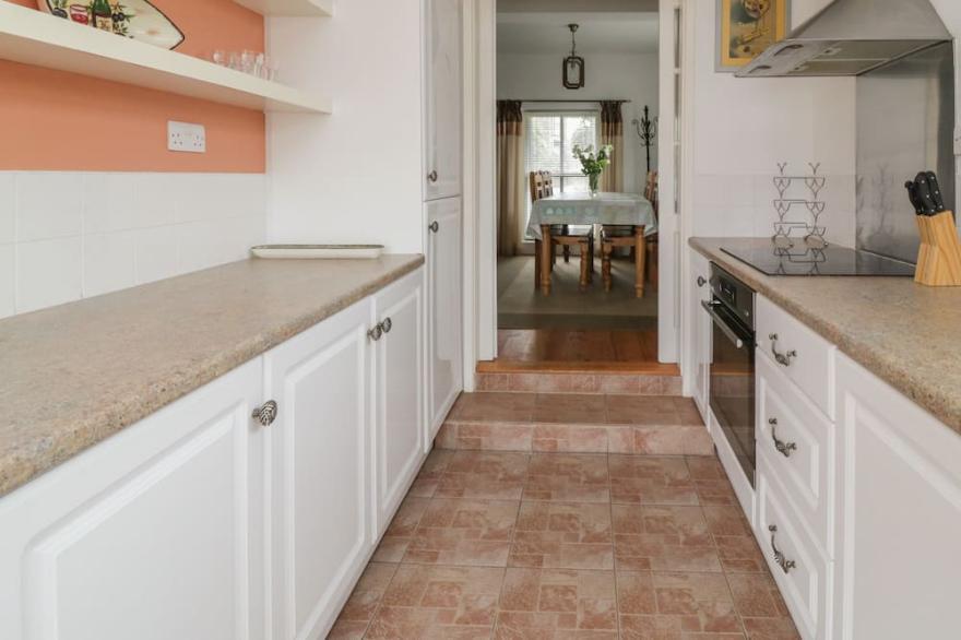 THE LABOUR EXCHANGE, pet friendly, with open fire in St Just