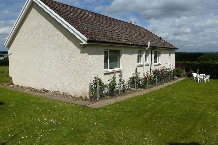 4 bedroom Farm Bungalow In Ayrshire Countryside With Big Garden & Beautiful View