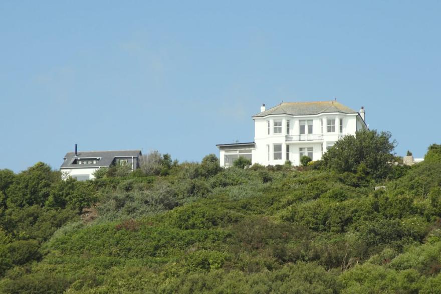 Cottage, sleeps 4, STUNNING SEA VIEWS, Cornwall coast walks, beaches, restaurant