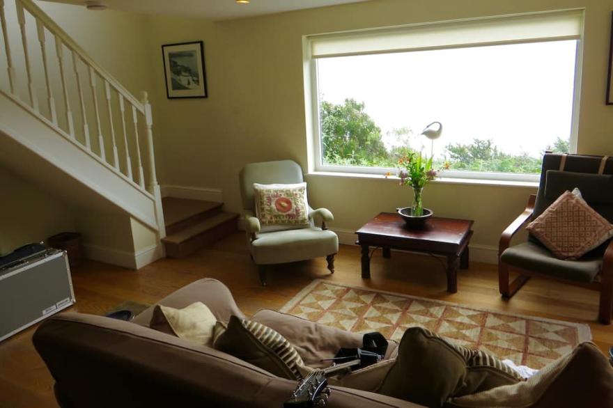 Cottage, sleeps 4, STUNNING SEA VIEWS, Cornwall coast walks, beaches, restaurant