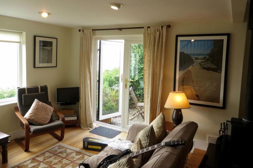 Cottage, sleeps 4, STUNNING SEA VIEWS, Cornwall coast walks, beaches, restaurant