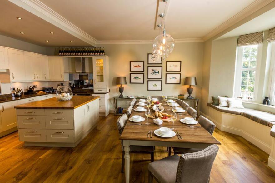 Stunning  Holiday Home with Pool,Terraces & Sea View in Salcombe