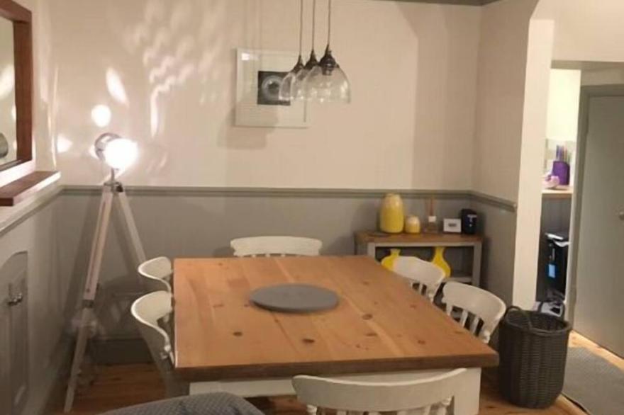 Private Parking for 2 Cars, 3 Bed House , Sleeps 6, Close to beach & town.
