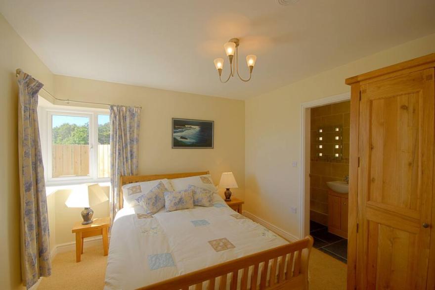 Gadlys Farmhouse and Cottage Combined - sleeps 12 guests  in 6 bedrooms