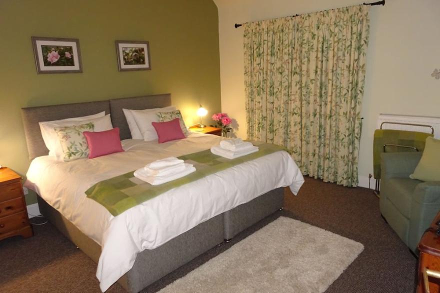 The Garden Flat - within easy walking distance of centre of Crieff