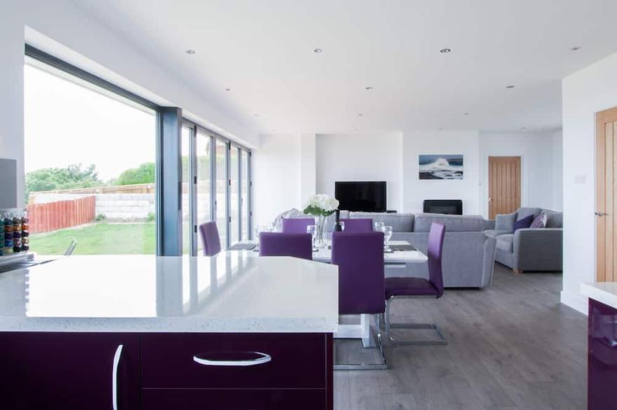 Detached bungalow stunning sea views within a mile of Westward Ho! beach resort