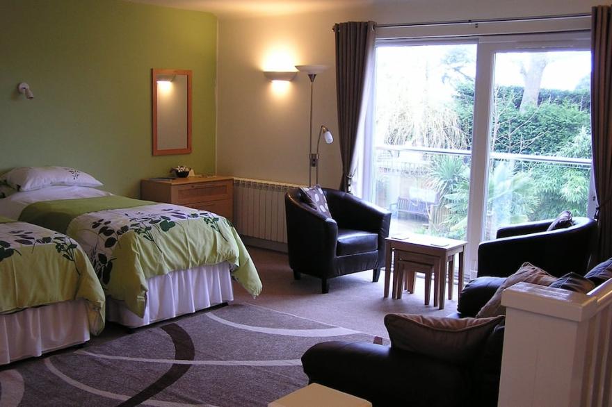 Spacious Apartment In The Heart Of The South Of England