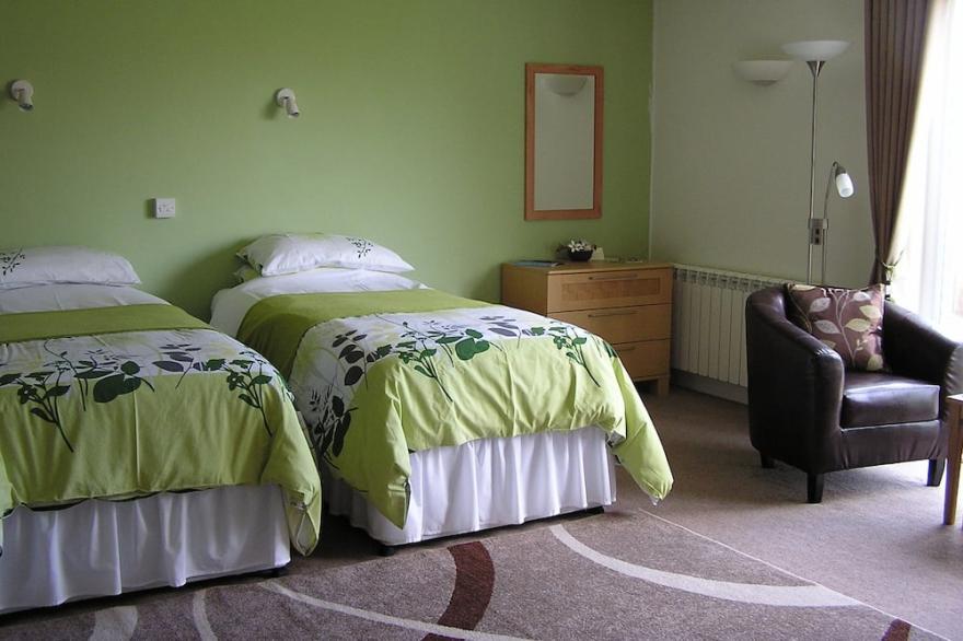 Spacious Apartment In The Heart Of The South Of England