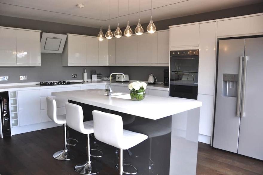 Luxury modern house in the heart of the New Forest & close to the beach