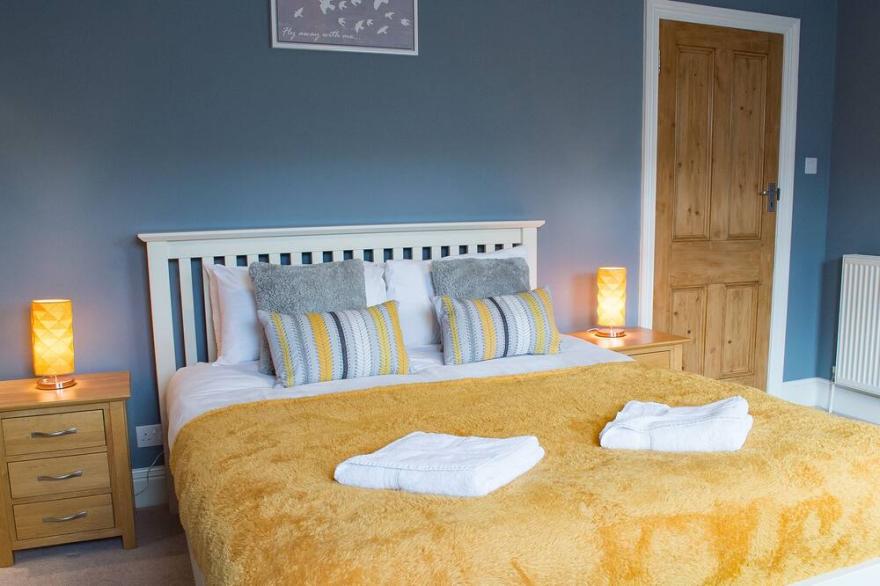 Mayville Lodge. Town House (sleeps 7 people)