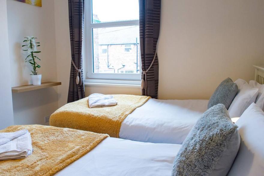 Mayville Lodge. Town House (sleeps 7 people)