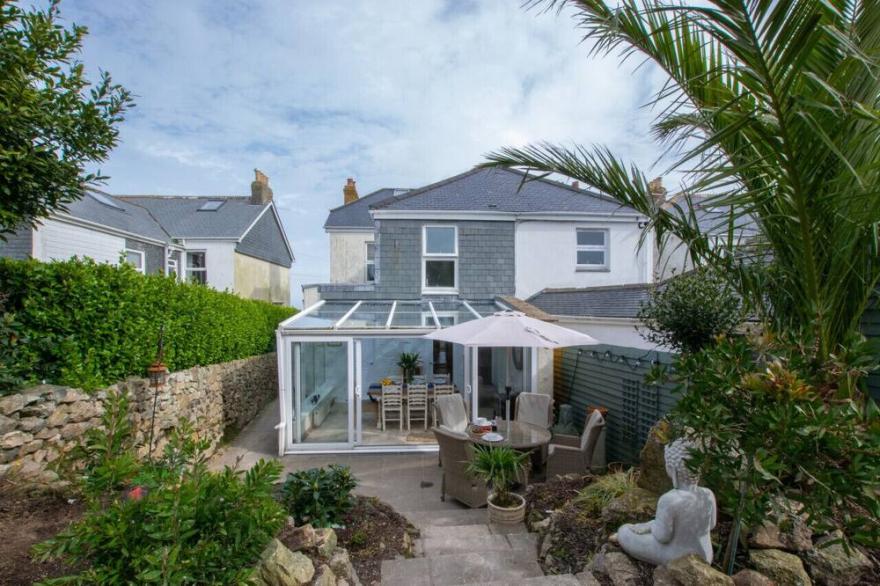 Trevarno 6 - Three Bedroom House, Sleeps 6