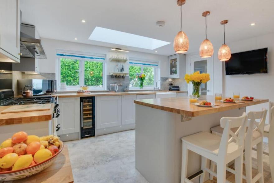 Trevarno 6 - Three Bedroom House, Sleeps 6