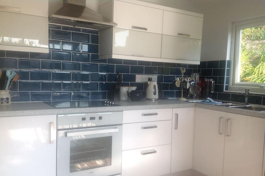 Beautiful Family Friendly Cottage - Village Centre with Private Enclosed Garden