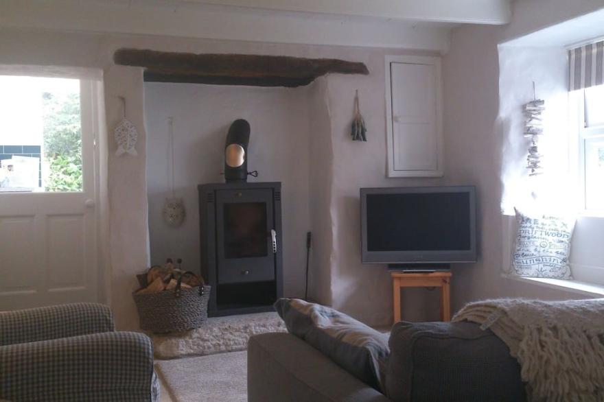Beautiful Family Friendly Cottage - Village Centre with Private Enclosed Garden