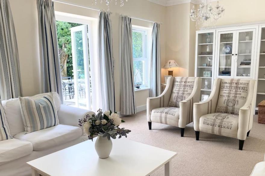 Magnificent House, Sea Views, Luxurious Interior, Christmas Specials Available