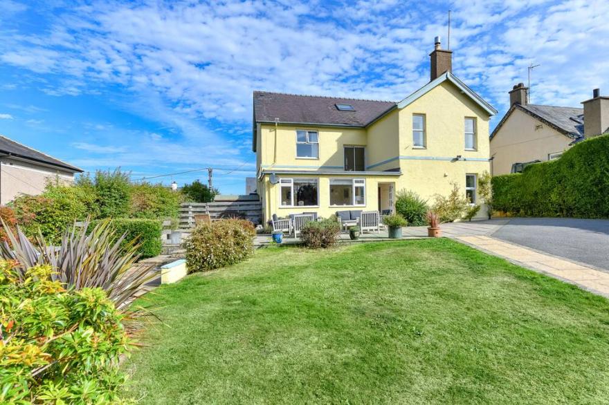 STUNNING, SPACIOUS  FAMILY HOUSE IN THE CENTRE OF ABERSOCH