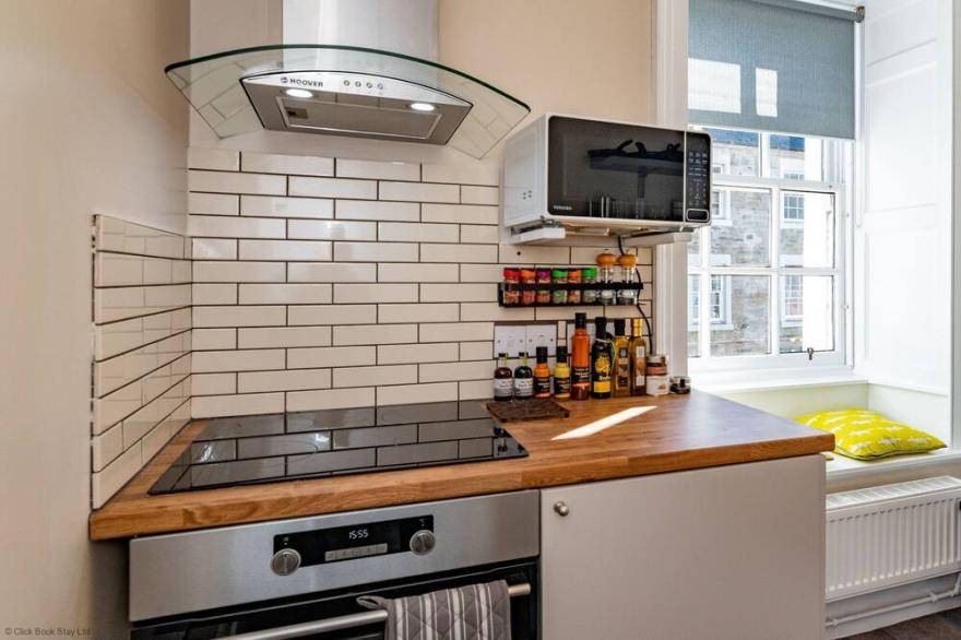 Dunkeld Townhouse Apartment  - sleeps 2 - 4 guests  in 1 bedroom