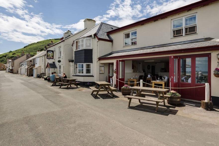 Seaside Cottage - Perfect For Romantic Getaways  Throughout The Year