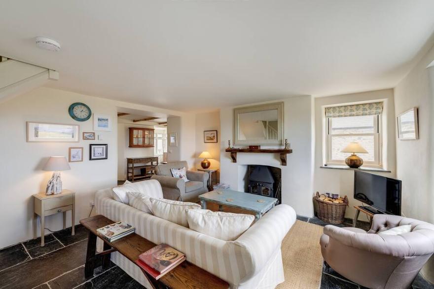 Seaside Cottage - Perfect For Romantic Getaways  Throughout The Year