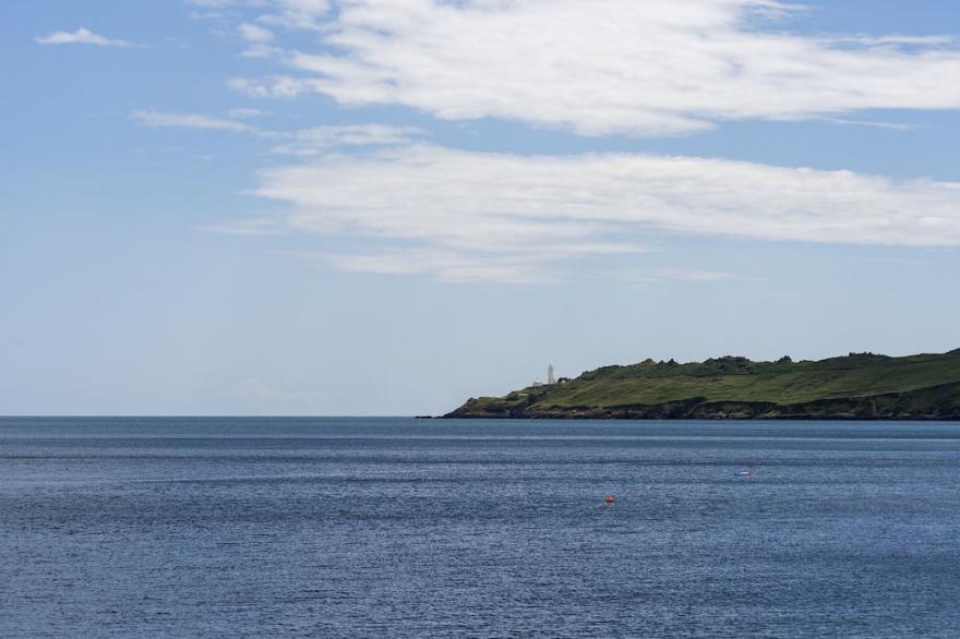 Seaside Cottage - Perfect For Romantic Getaways  Throughout The Year