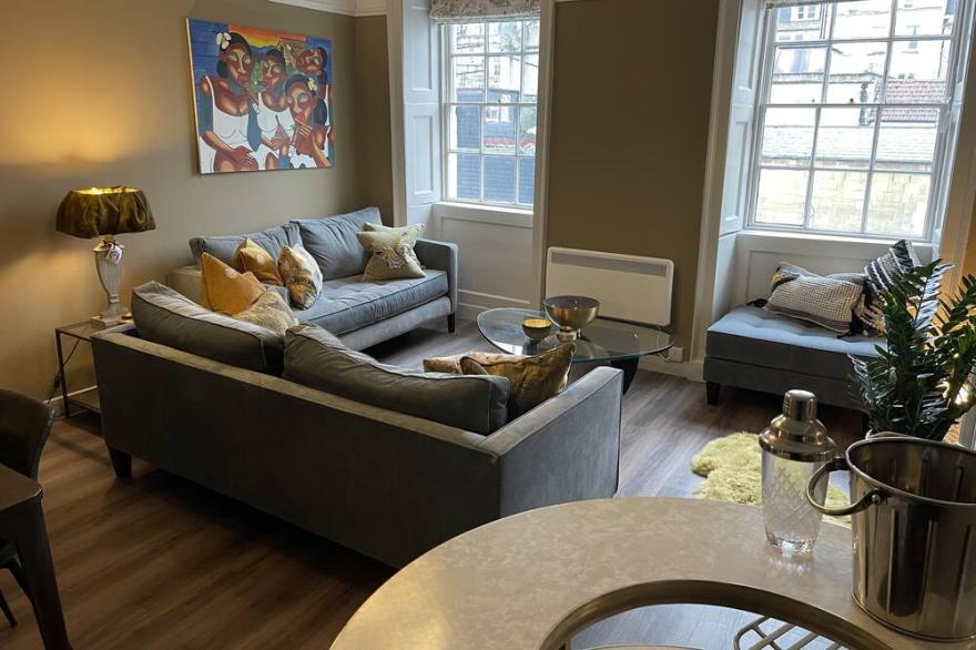 Impeccable 4-Bed Apartment in Central Bath