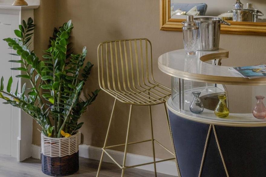 Impeccable 4-Bed Apartment in Central Bath
