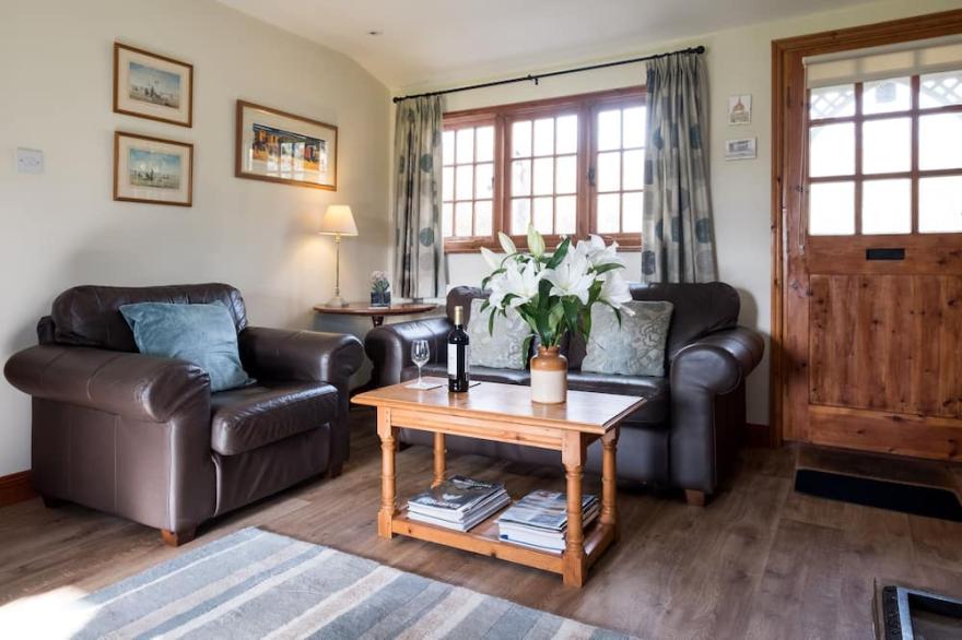 7 Uplands - sleeps 3 guests  in 2 bedrooms