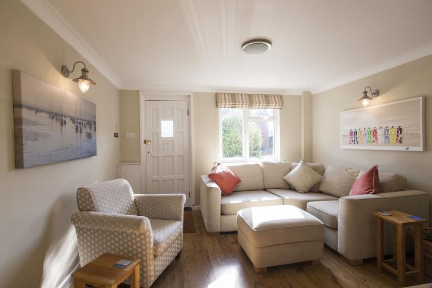 A charming cozy fisherman's cottage in picturesque Milford on Sea near Lymington
