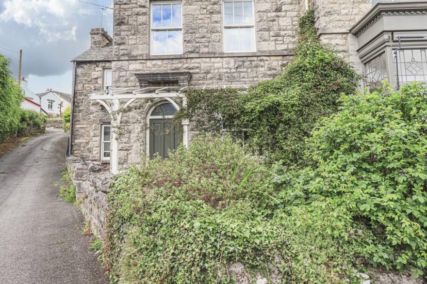 PORTOBELLO, pet friendly, with a garden in Lindale