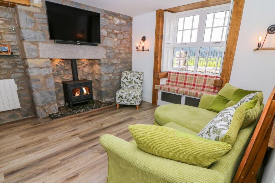 WINSTER COTTAGE, family friendly, with open fire in Grange-Over-Sands