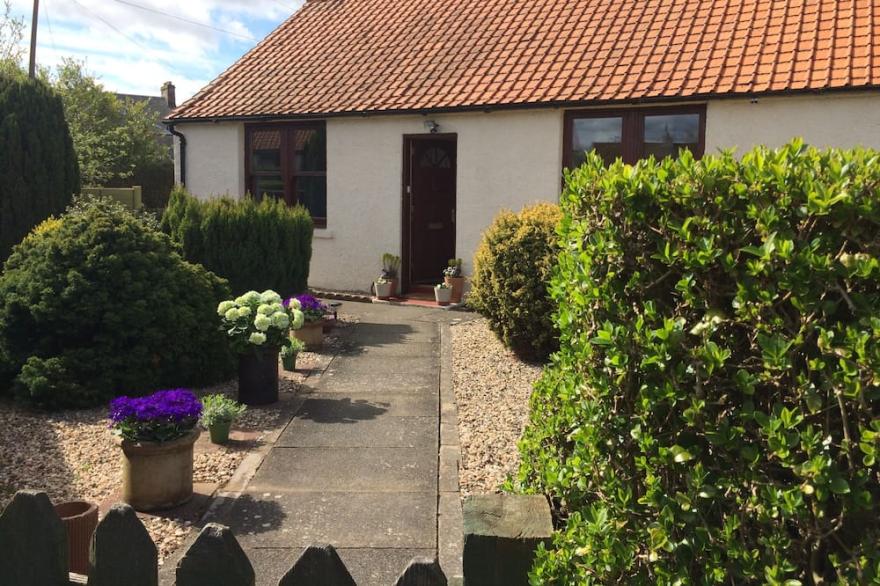Middleshot Cottage 2 bdrms lge garden, short walk to beach and golf nr Edinburgh