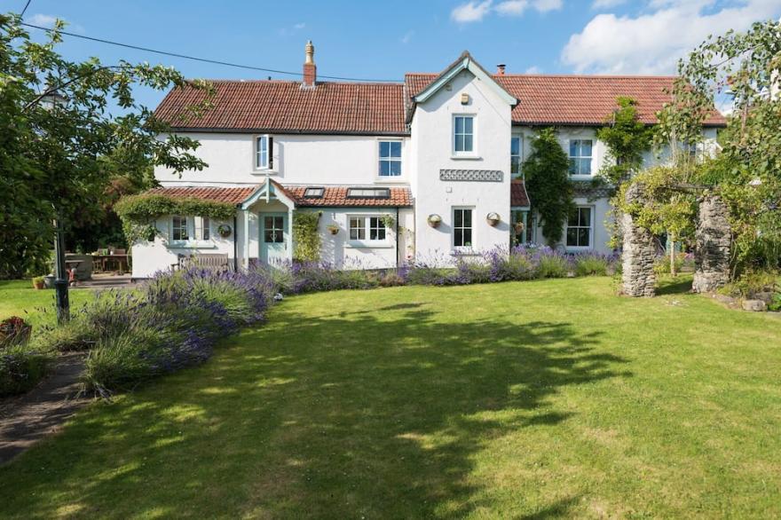 Very Large Family Home Close To Devon's Surfing Beaches.