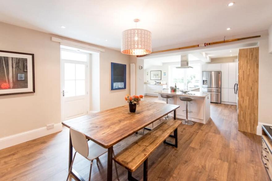 Very Large Family Home Close To Devon's Surfing Beaches.