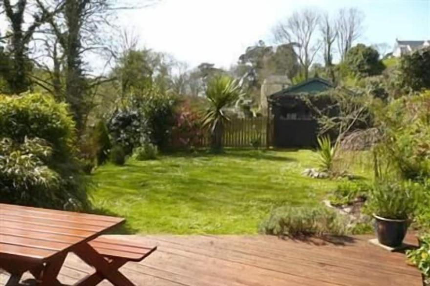Beautiful  Beach Style Cabin Near Bantham Beach, Devon, with Wi-Fi