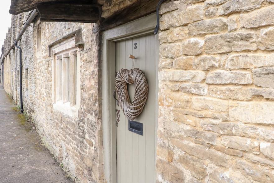 THE COTTAGE AND THE STUDIO, pet friendly in South Cerney, Cotswolds