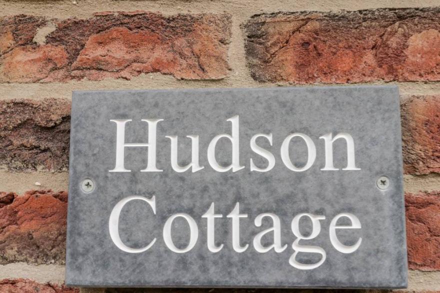 HUDSON COTTAGE, pet friendly, character holiday cottage in Whitby