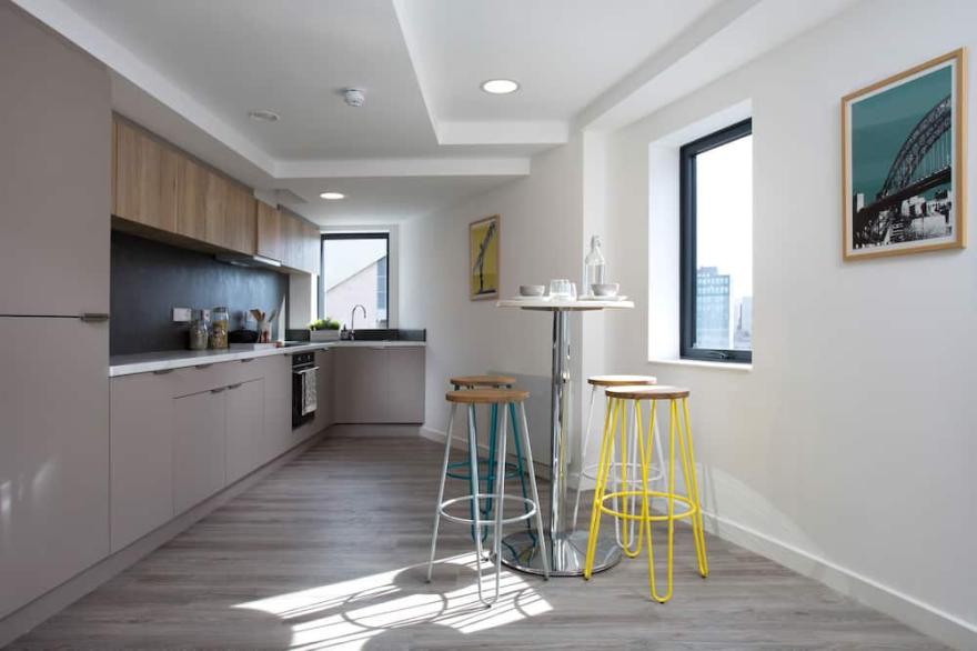 New Modern & Lovely 3 Bed Apt In Leeds City Center