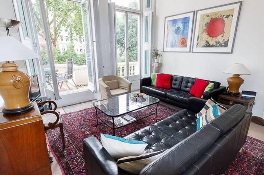 Lovely 2 Bedroom Apartment Located in Kensington