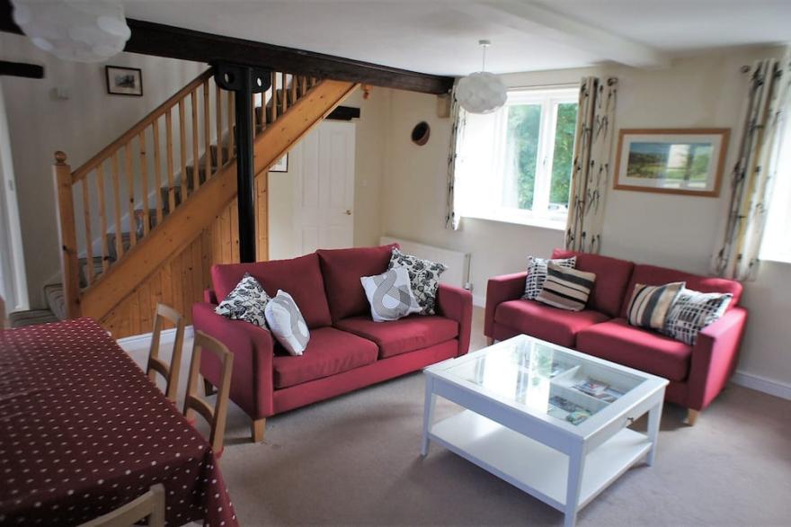 2 Bedroom Country Cottage well behaved pets welcome