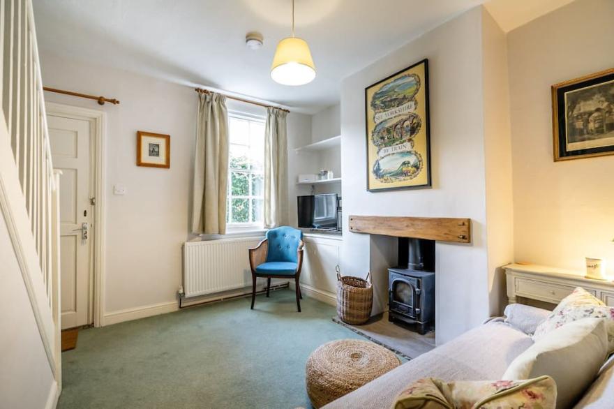 6 Monkbar Court - sleeps 2 guests  in 1 bedroom